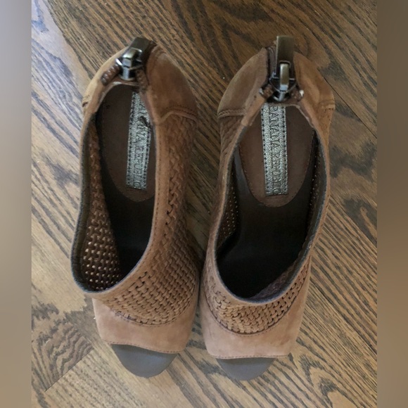 Banana republic 3” heel sandal NWOT - Picture 5 of 6